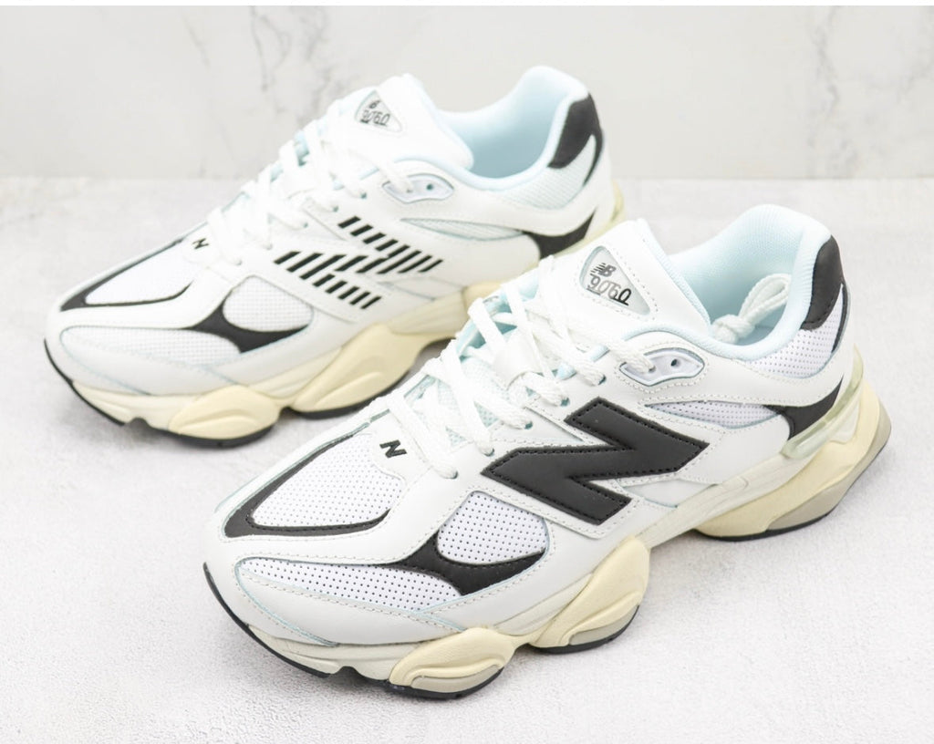 Modern Lifestyle Sneakers White Black